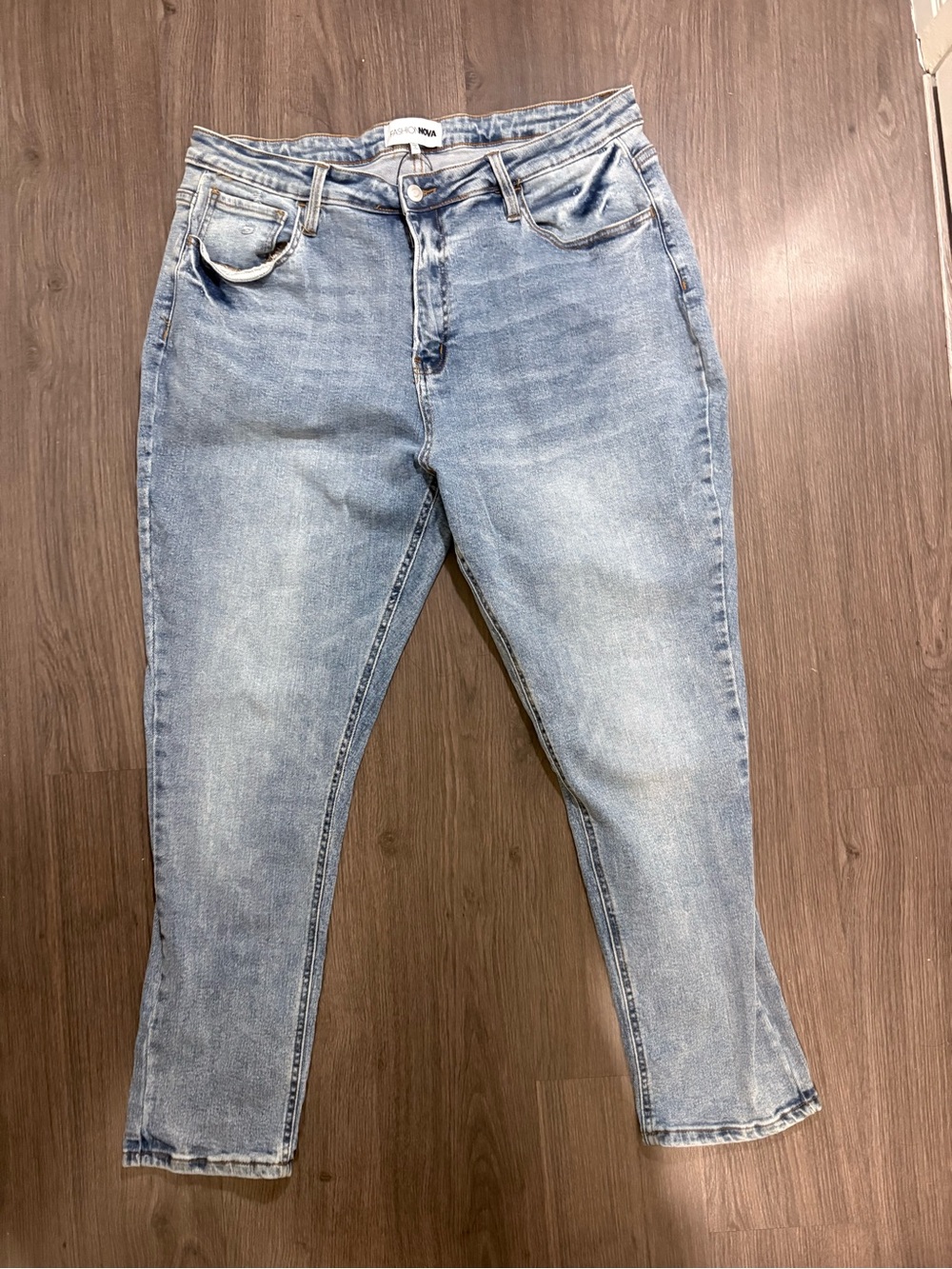 Fashion Nova Light Blue Cropped Ankle Jeans